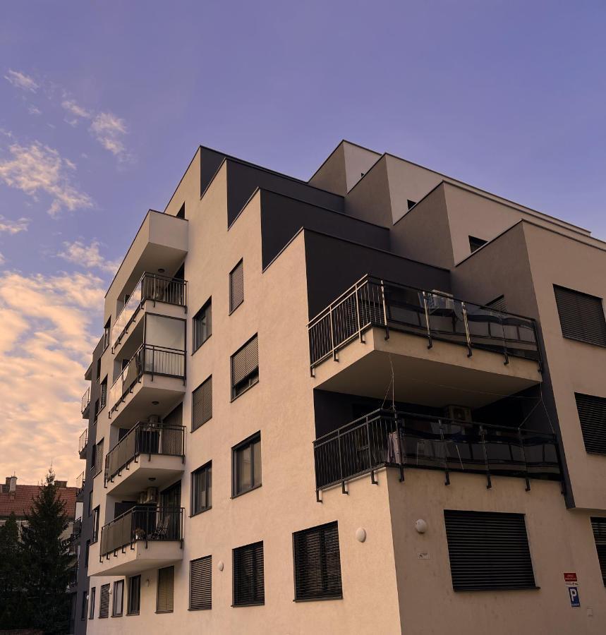 Elegant Escape Apartment I - City Centre Bratislava Ngoại thất bức ảnh
